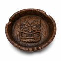 Cendrier résine Tiki 10 cm rond brun avec visage tiki polynésien sculpté en relief et trois encoches